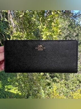 COACH Slim Bifold Wallet Black Crossgrain Leather w Gold Hardware AUTHENTIC